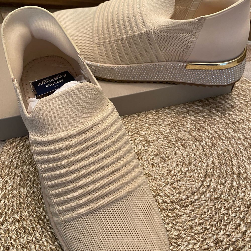 Kenneth Cole Cameron EZ on Knit size 7M